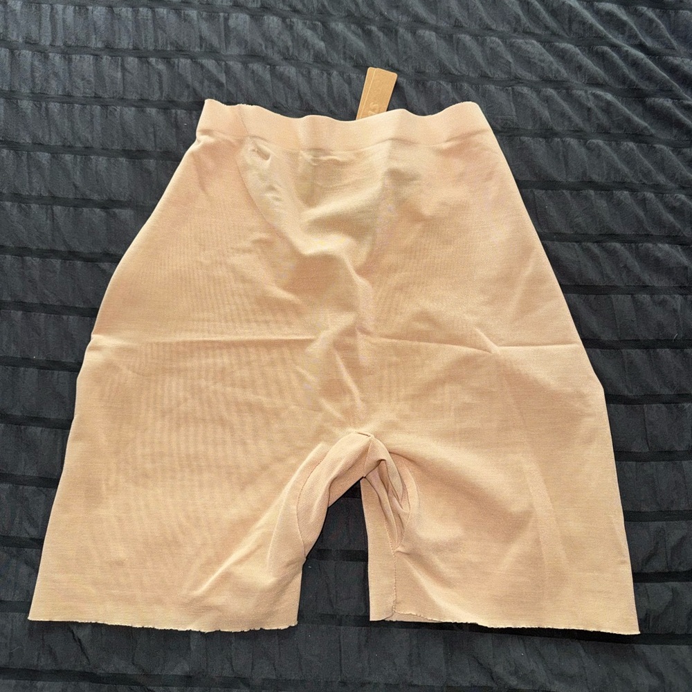 Skims Sheer Sculpt Low Back Short